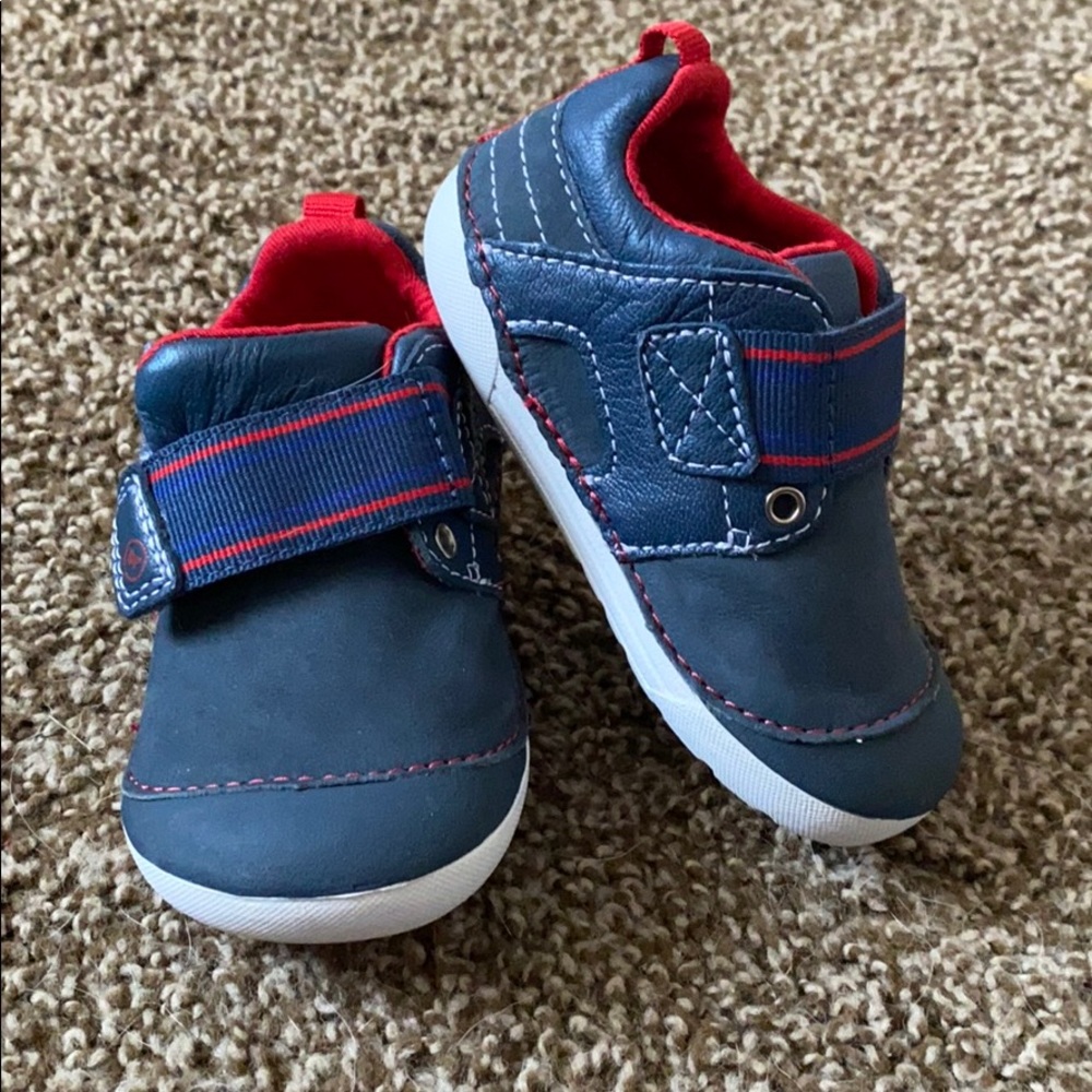 New Never Worn Stride Rite toddler sneakers wideSZ